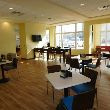 Days Inn & Suites By Wyndham Kearney Ne Esterno foto