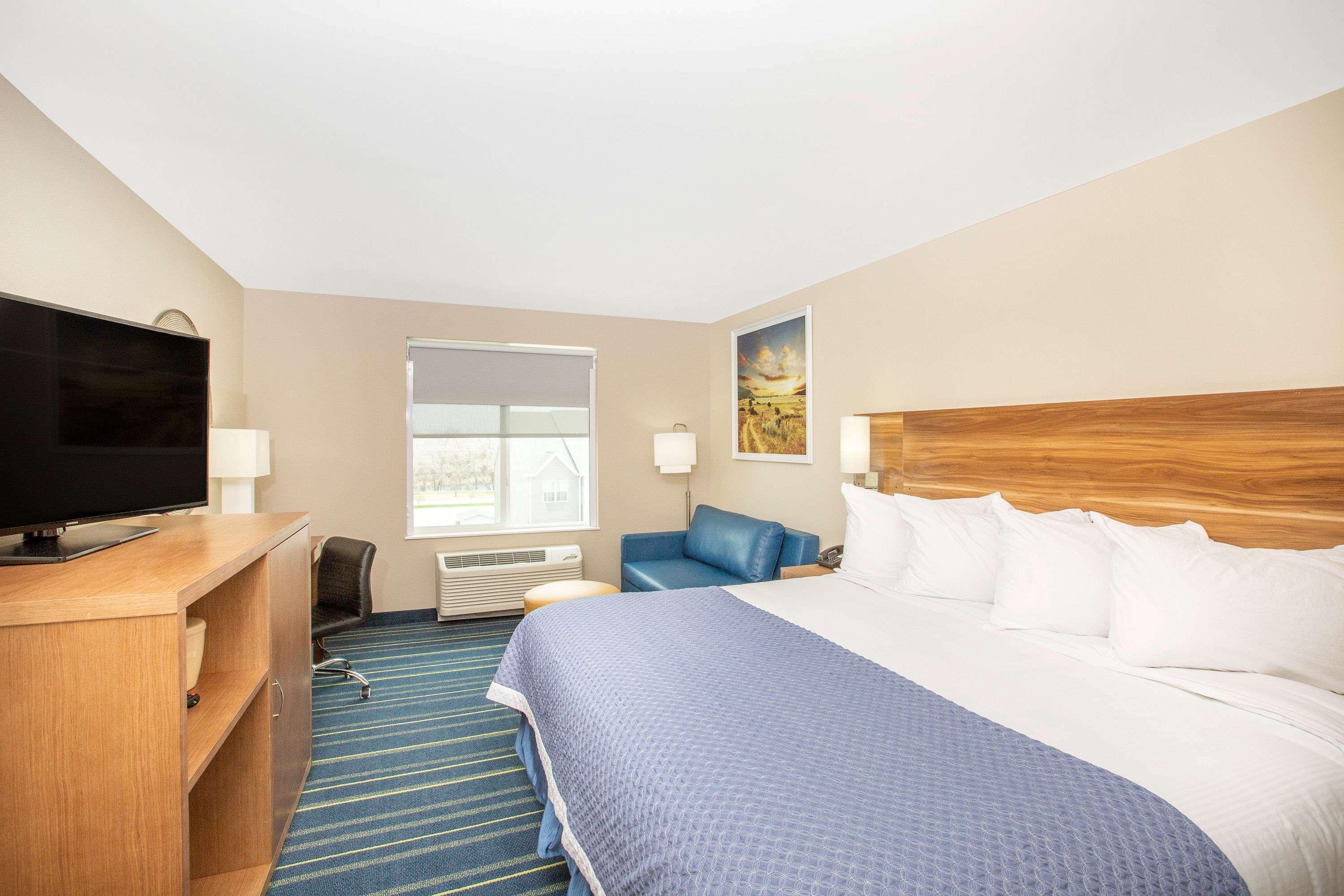 Days Inn & Suites By Wyndham Kearney Ne Esterno foto