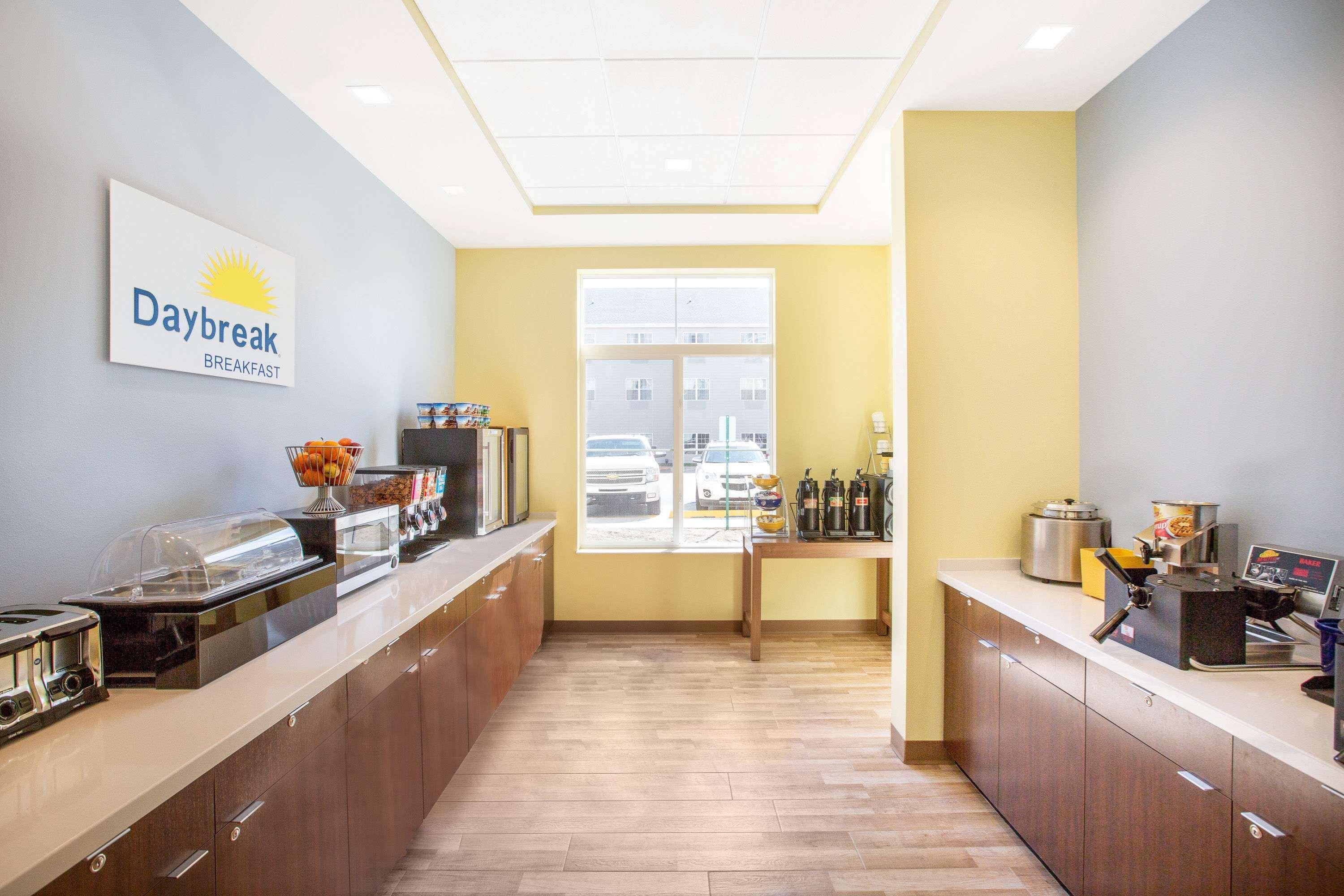 Days Inn & Suites By Wyndham Kearney Ne Esterno foto