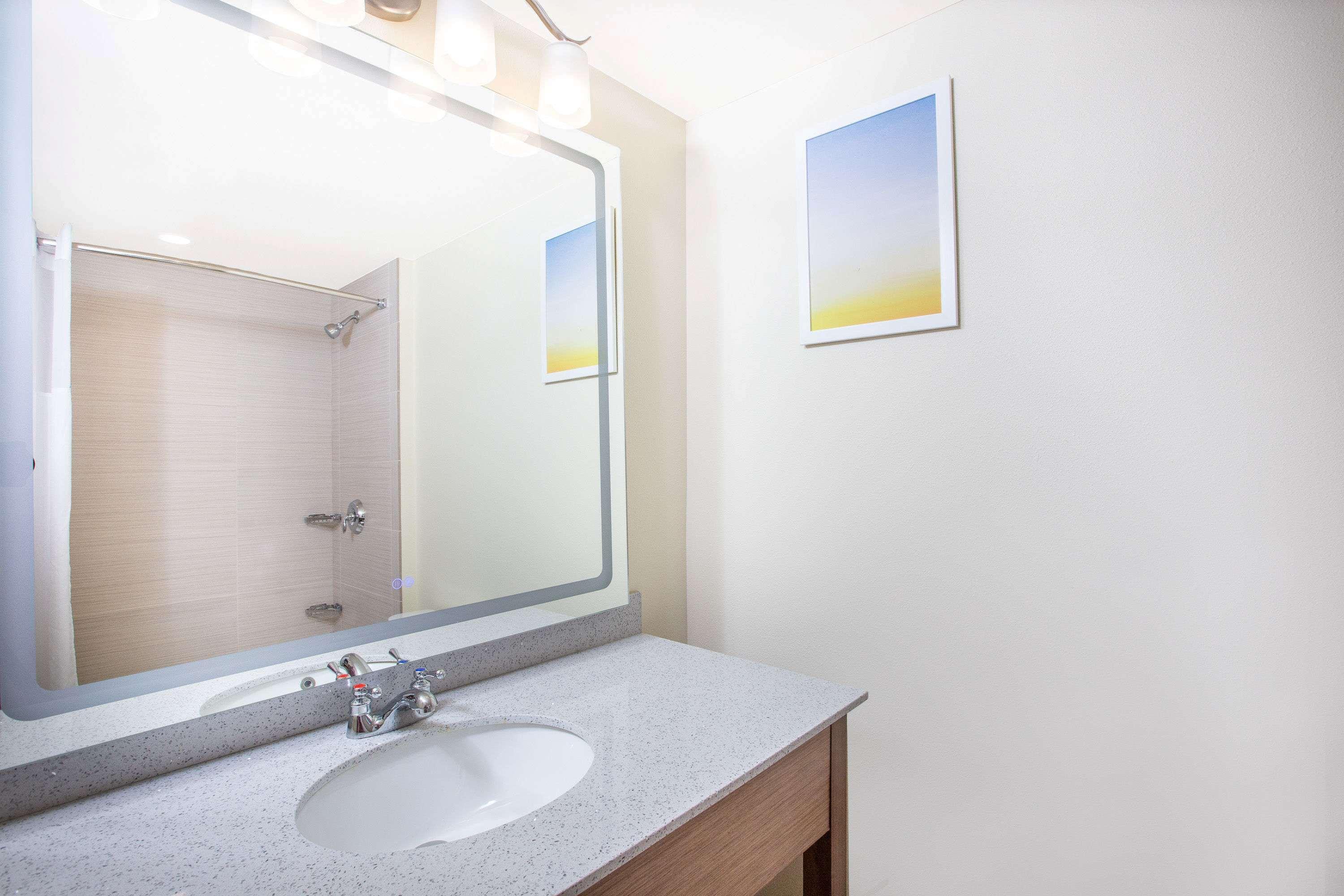 Days Inn & Suites By Wyndham Kearney Ne Esterno foto