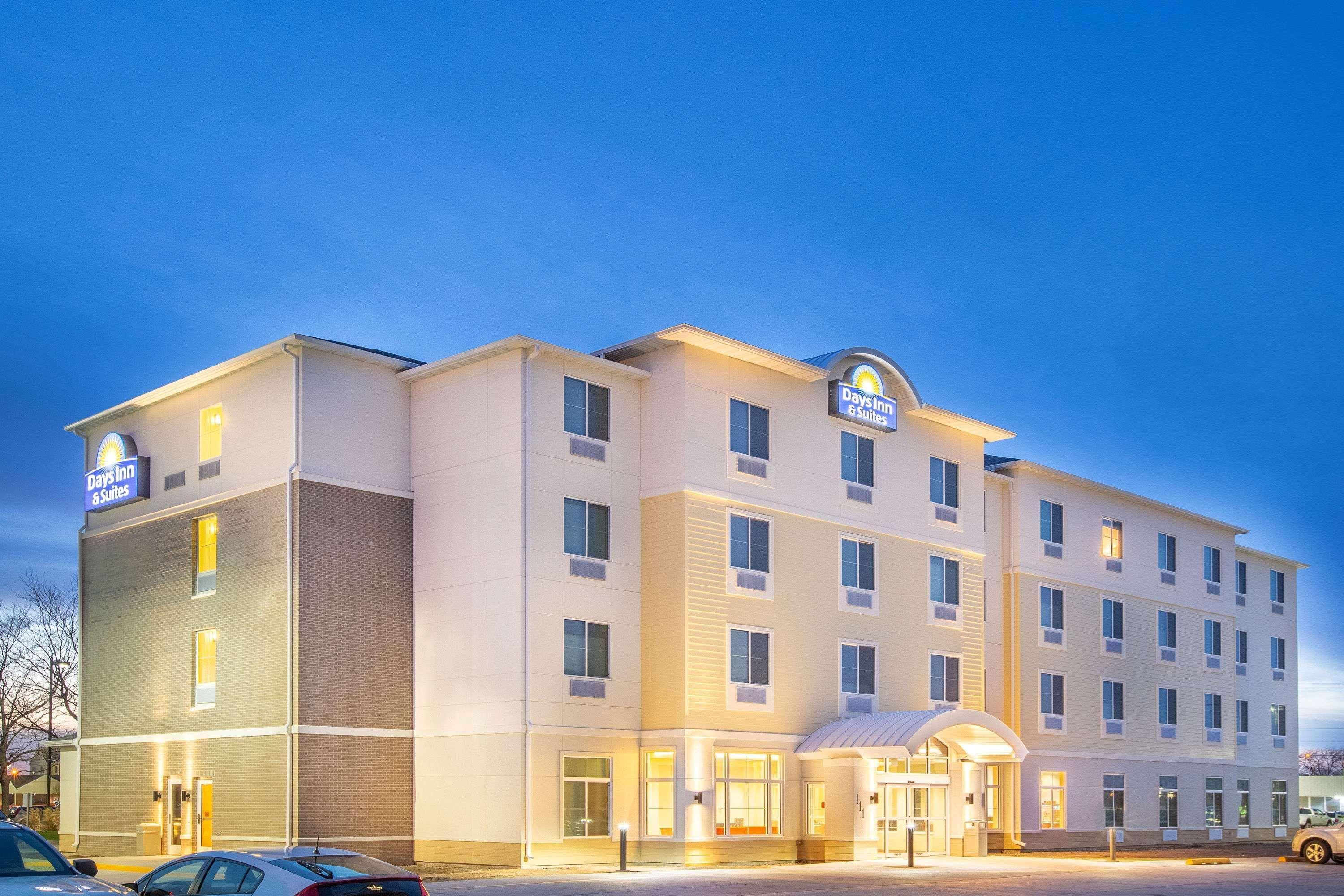 Days Inn & Suites By Wyndham Kearney Ne Esterno foto