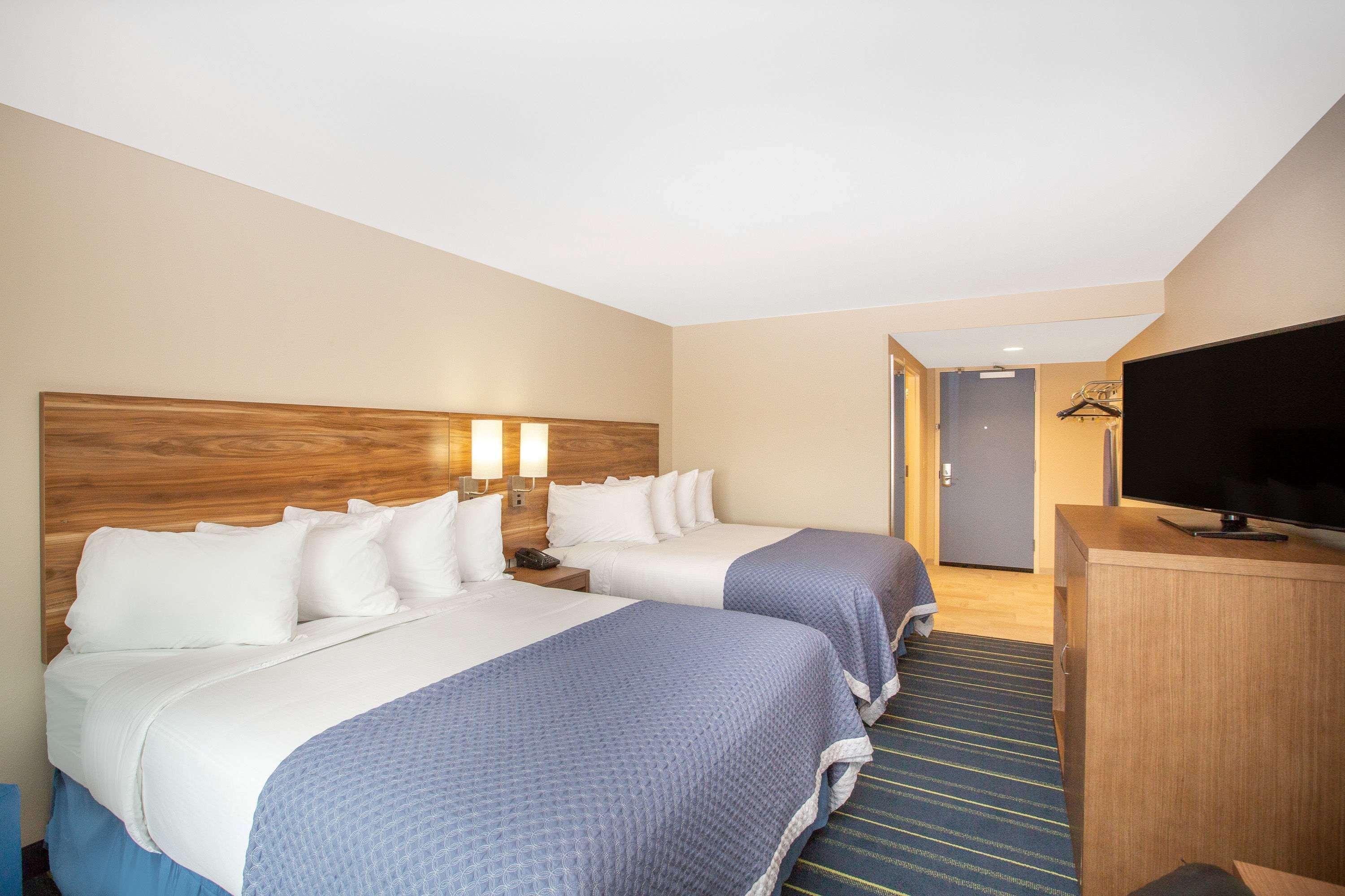 Days Inn & Suites By Wyndham Kearney Ne Esterno foto