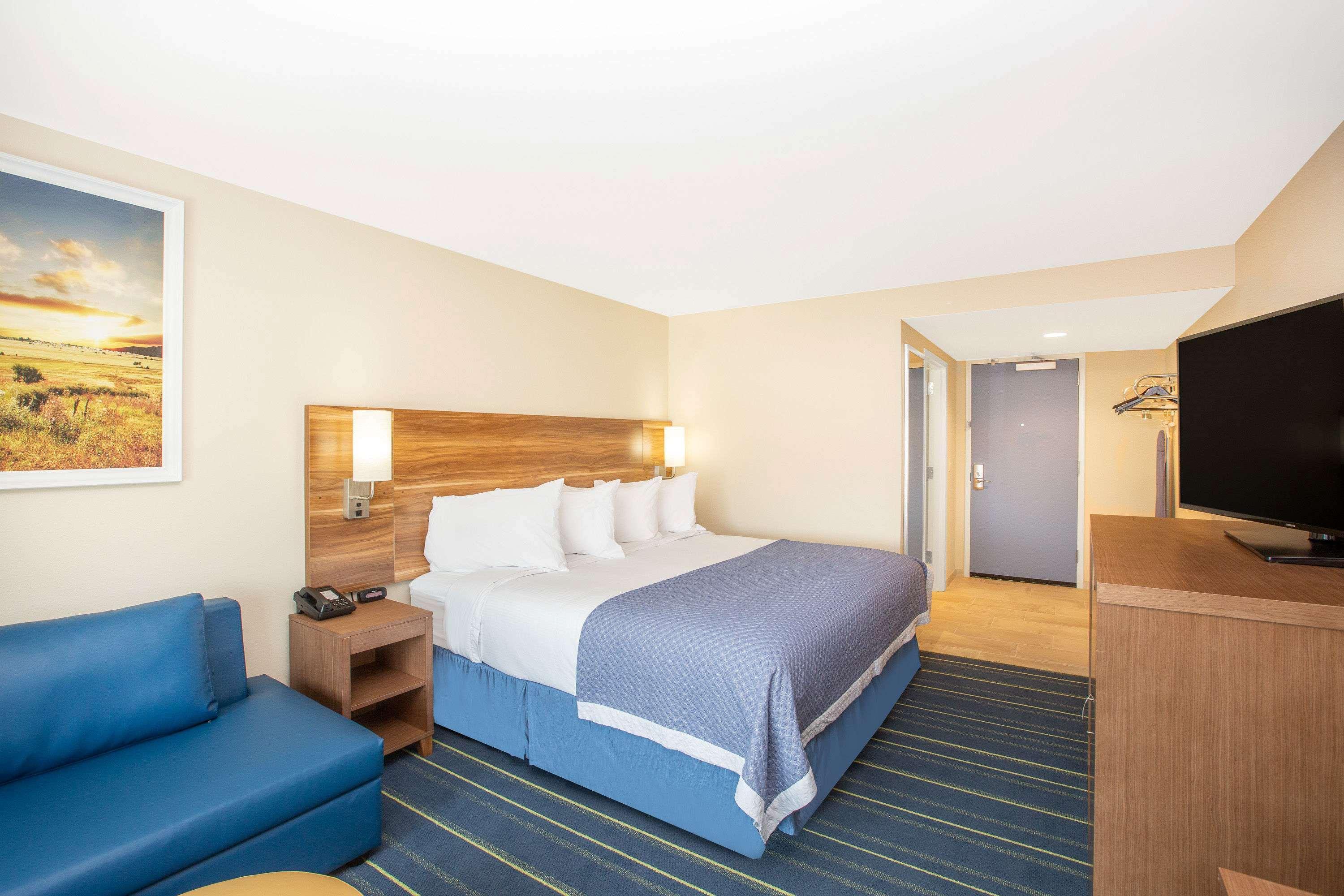 Days Inn & Suites By Wyndham Kearney Ne Esterno foto