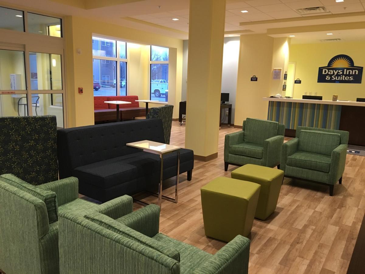 Days Inn & Suites By Wyndham Kearney Ne Esterno foto