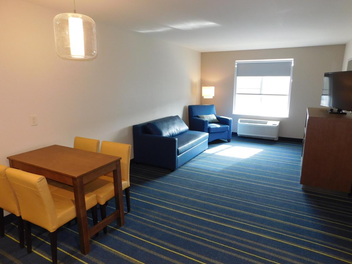 Days Inn & Suites By Wyndham Kearney Ne Esterno foto