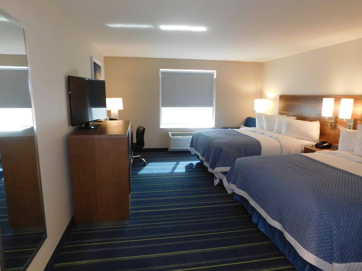Days Inn & Suites By Wyndham Kearney Ne Esterno foto