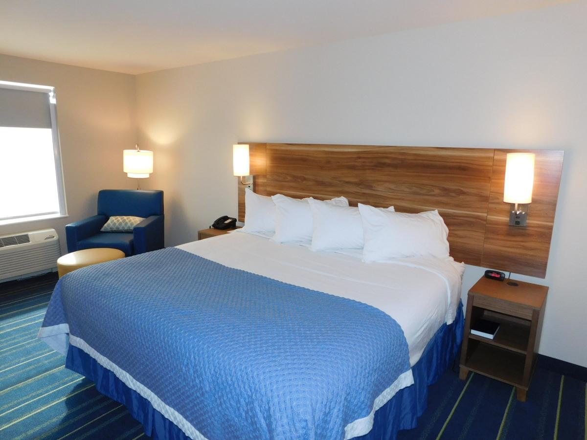 Days Inn & Suites By Wyndham Kearney Ne Esterno foto