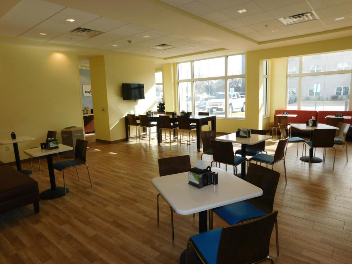 Days Inn & Suites By Wyndham Kearney Ne Esterno foto